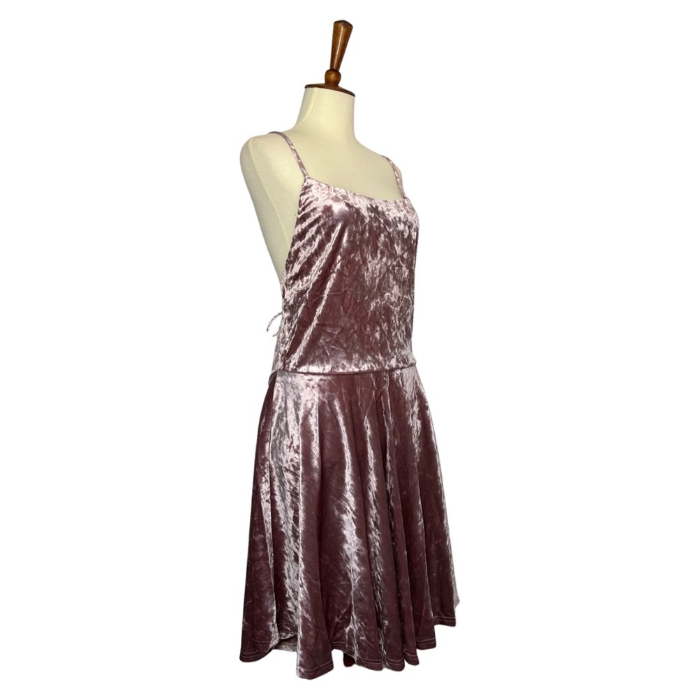 Sexy Plus Size Mauve Crushed Velvet Scoop Neck Mini Dress - Picture 6 of 13